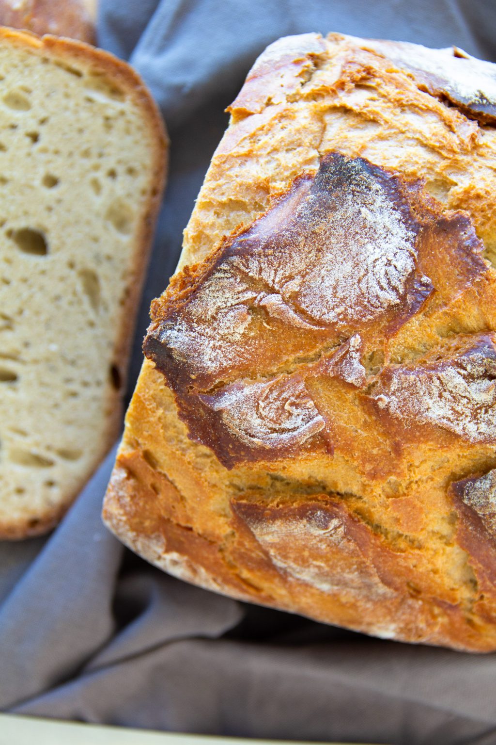 Rezept: Brot - innen fluffig, außen knusprig - Weingut Bihlmayer